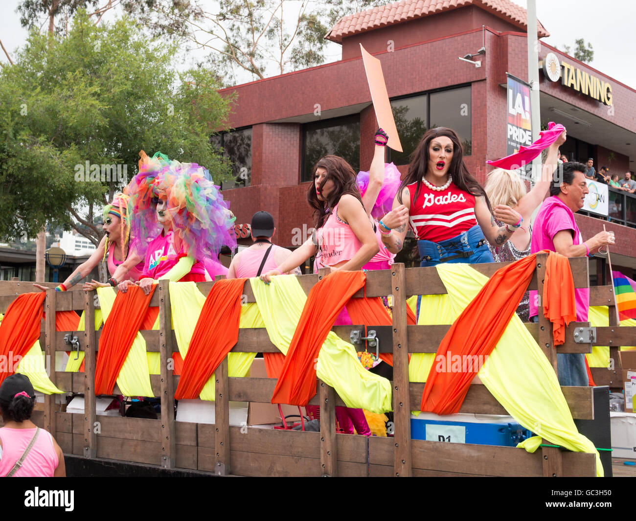 Drag queens hires stock photography and images Alamy