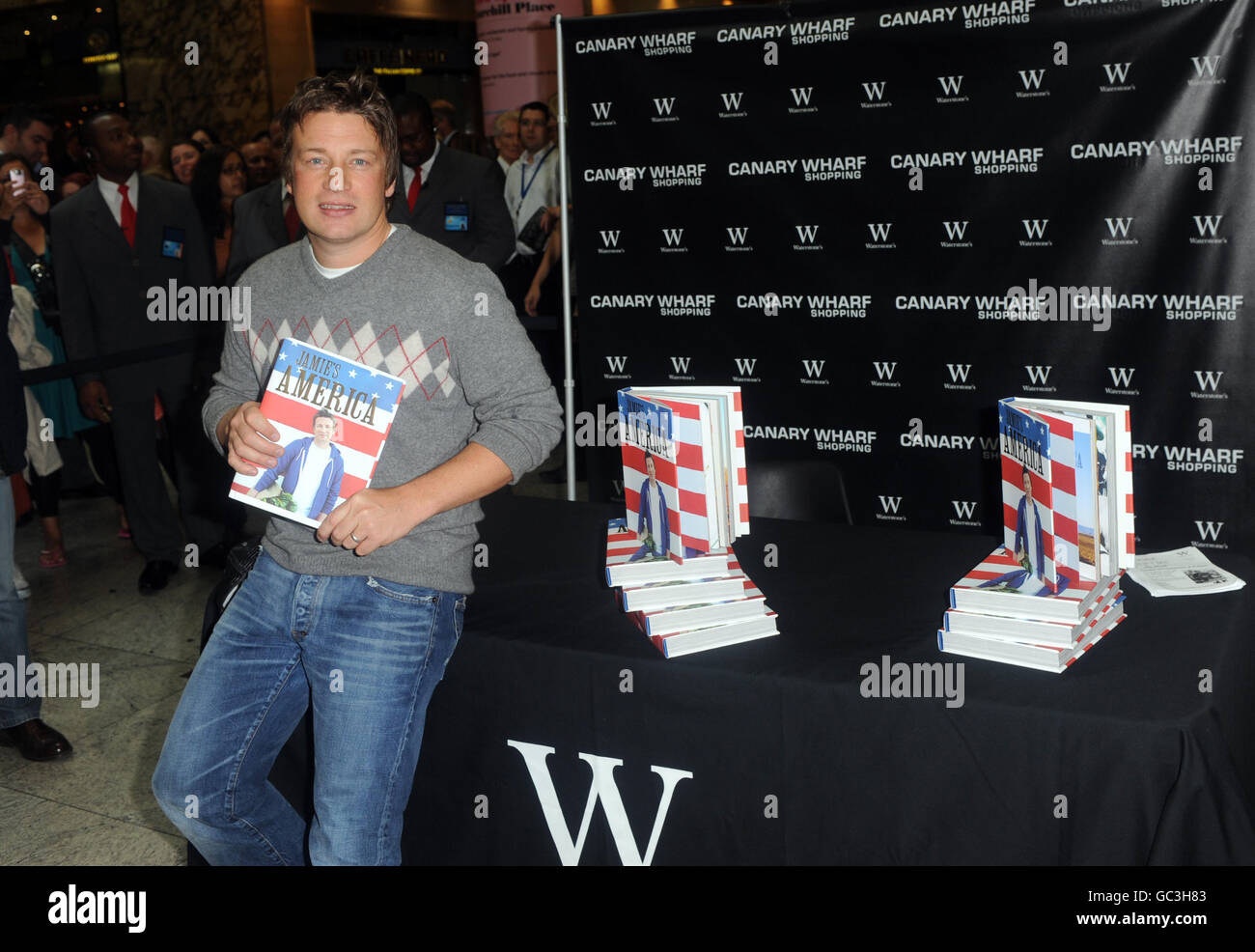 Jamie Oliver signs copies of his new book, Jamie's America, at Waterstone's Canary Wharf in east London. Stock Photo
