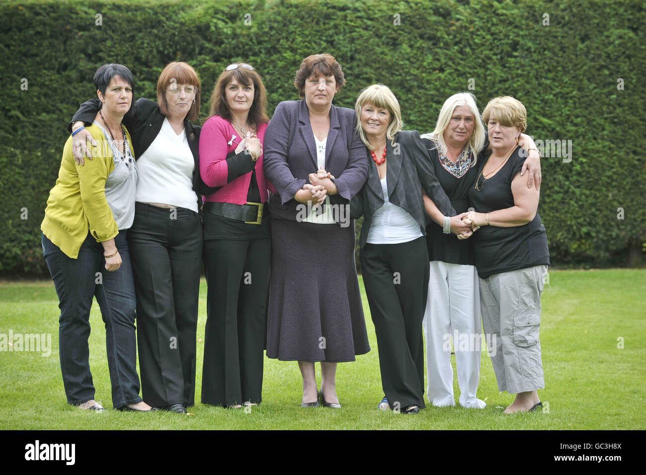 Seven mothers, whose fallen sons who were all killed in Afghanistan, come together to form a charity called Afghan Heroes. Pictured left to right are Sharon Backhouse, mother of Rifleman James Backhouse from Castleford, Yorkshire, Carol Brackpool, mother of Private John Brackpool from West Sussex, Lucy Aldridge, mother of Rifleman William Aldridge from Herefordshire, Denise Harris, mother of Cpl Lee Scott from Somerset, Jillian Murphy, mother of Rifleman Joseph Murphy from Birmingham, Jane Whitehouse, mother of Corporal Jonathan Horne from Walsall and Deborah Simpson, mother of Daniel Simpson Stock Photo