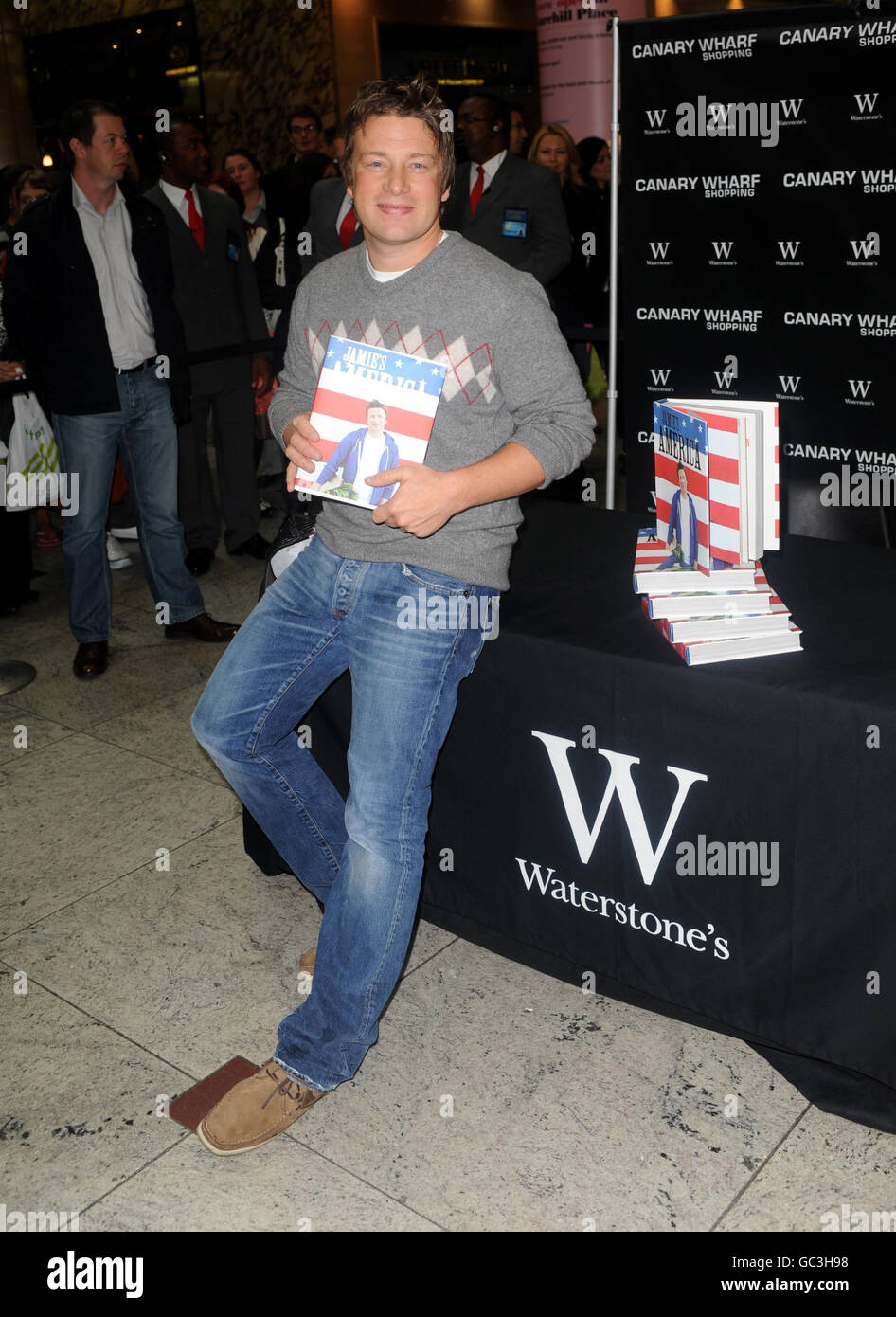 Jamie Oliver signs copies of his new book, Jamie's America, at Waterstone's Canary Wharf in east London. Stock Photo