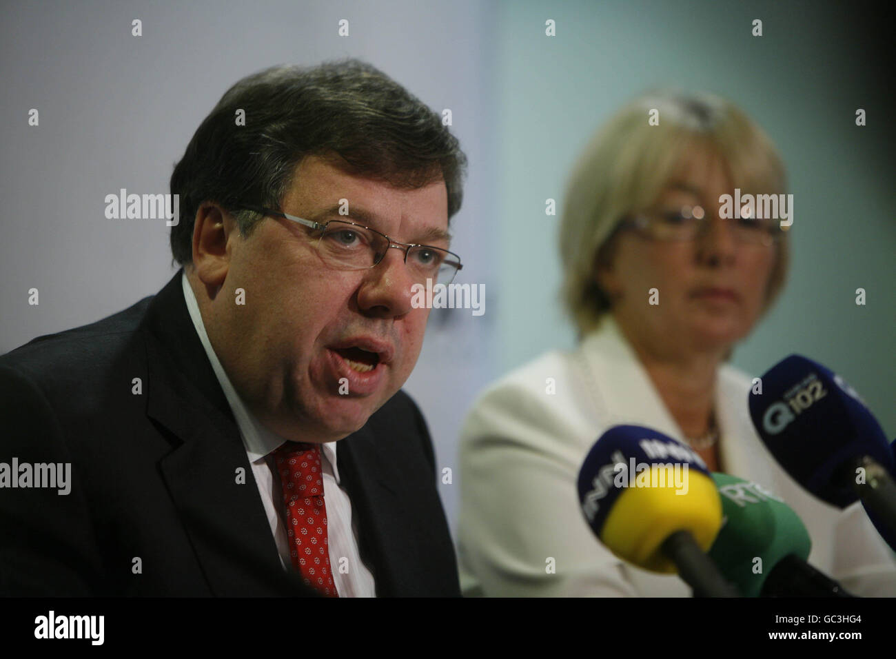 L-R Taoiseach Brian Cowen and Minister for social and family affairs Mary Hanafin hold a press conference on the last day of the Fianna Fail party 'think in' being held at the Hodson Bay Hotel in Athlone. Stock Photo
