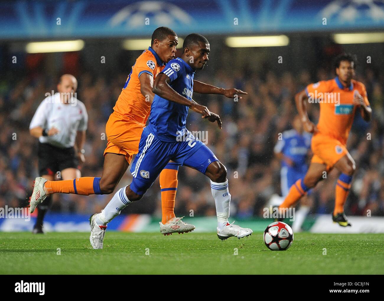 FC Porto's Fredy Guarin (left) and Chelsea's Salomon Kalou (right) battle for the ball. Stock Photo