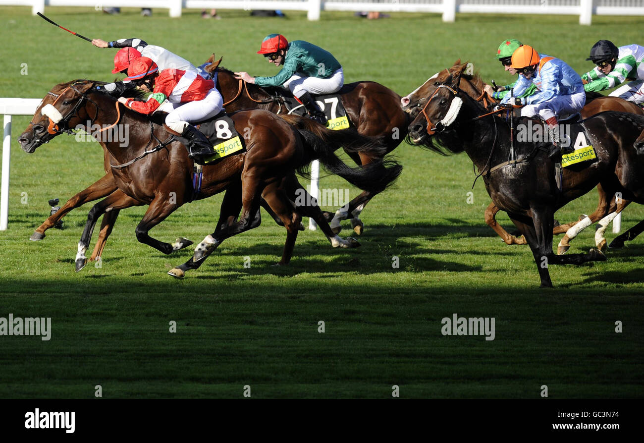 Advanced ridden by Amy Ryan (number eight) gets to the front to win The totesport.com Challenge Cup during the Third Ascot Racecourse Beer Festival at Ascot Racecourse, Ascot. Stock Photo
