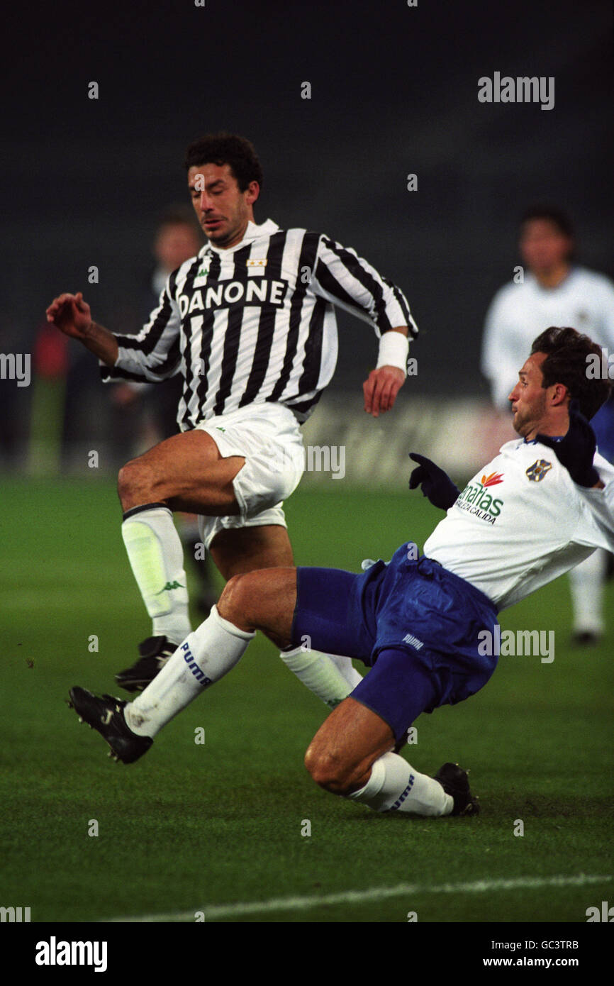 GIANLUCA VIALLI, JUVENTUS, IS TACKLED BY MATA, TENERIFE Stock Photo - Alamy