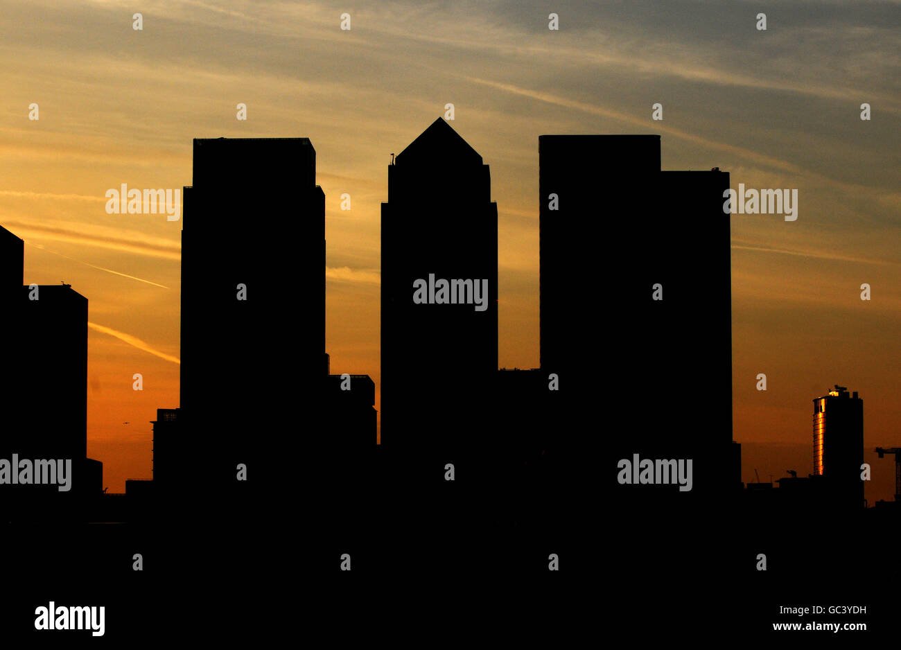 Hsbc canary wharf silhouette hi-res stock photography and images - Alamy