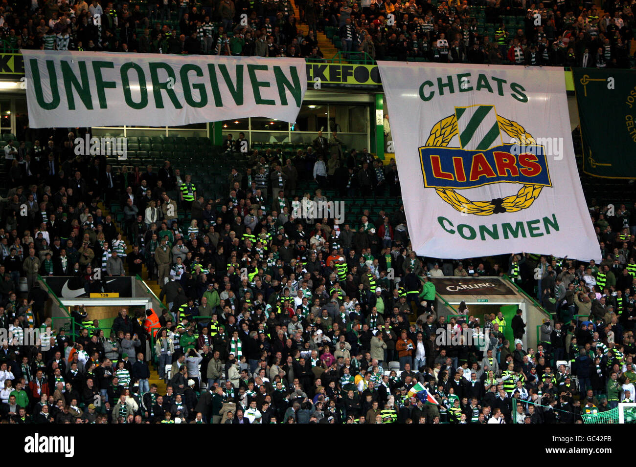Celtic's fans show their feelings towards SK Rapid Wien Stock Photo