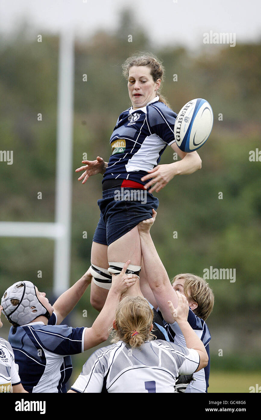 Scotland Lions' Jilly McCord wins the ball in a line out Stock Photo