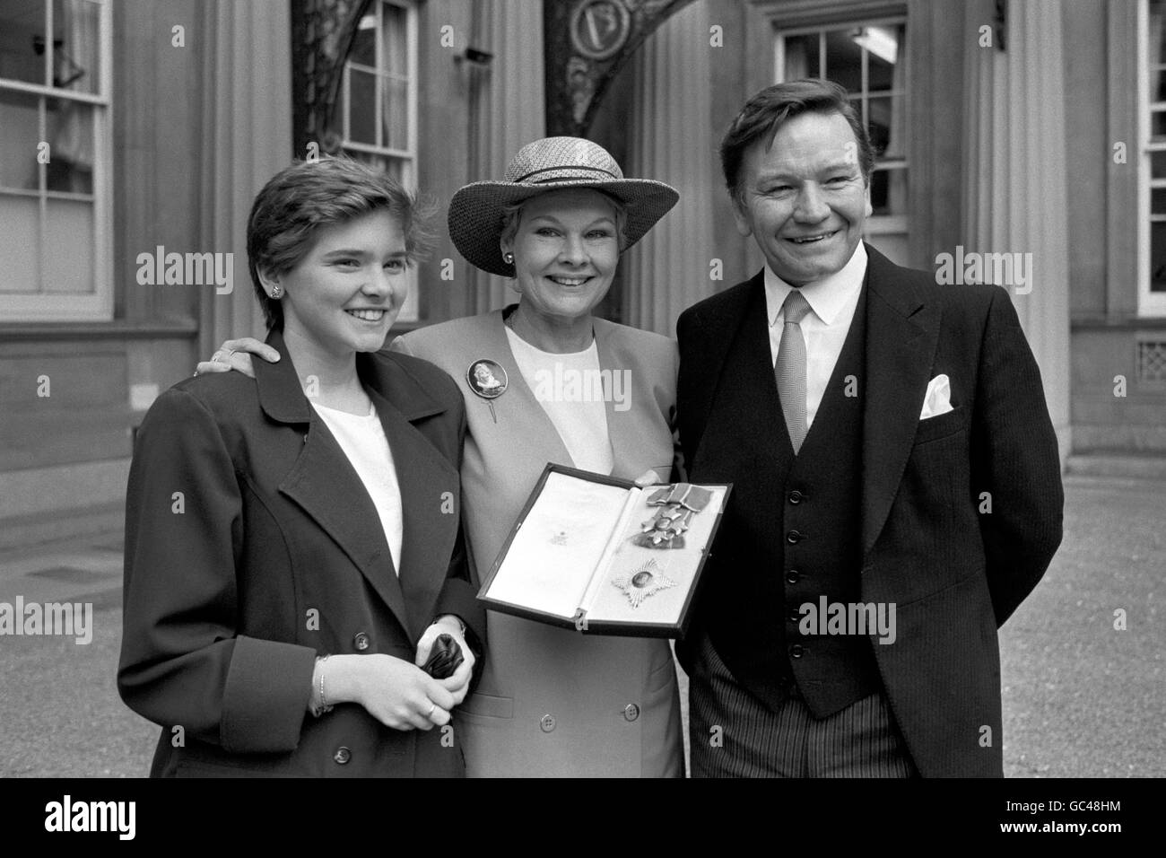 Investitures - Dame Judi Dench - Buckingham Palace Stock Photo