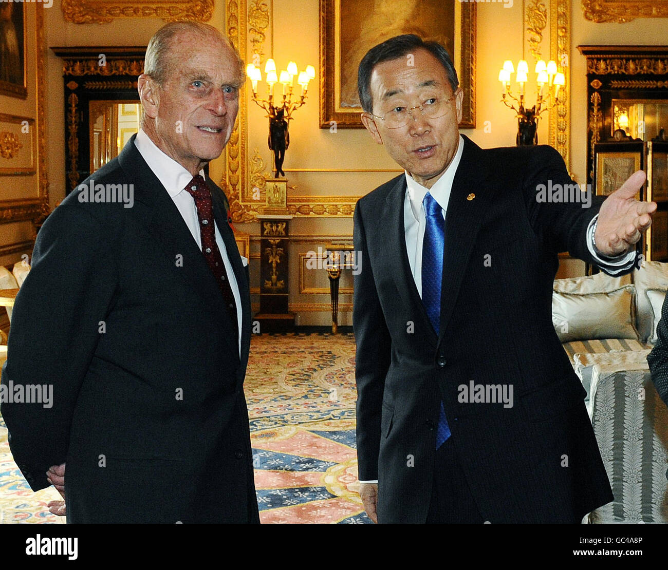 Ban ki moon suit hi-res stock photography and images - Alamy