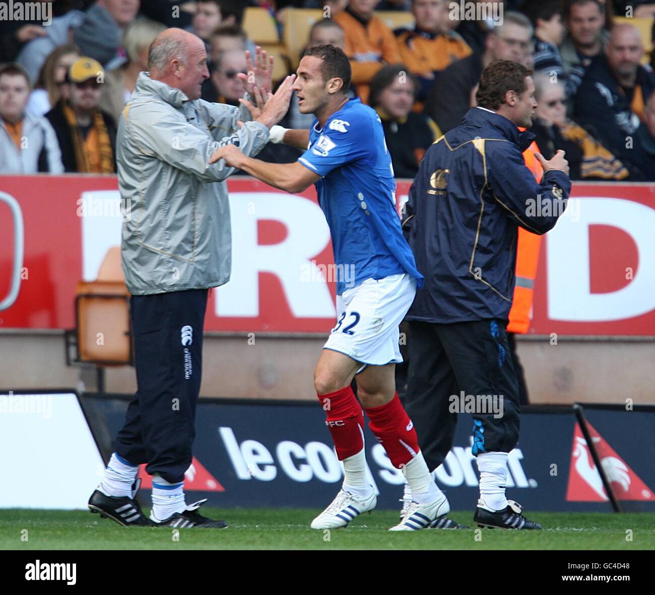 Soccer - Barclays Premier League - Wolverhampton Wanderers v Portsmouth - Molineux. Portsmouth's Hassan Yebda (centre) celebrates scoring the opening goal with manager Paul Hart (left). Stock Photo