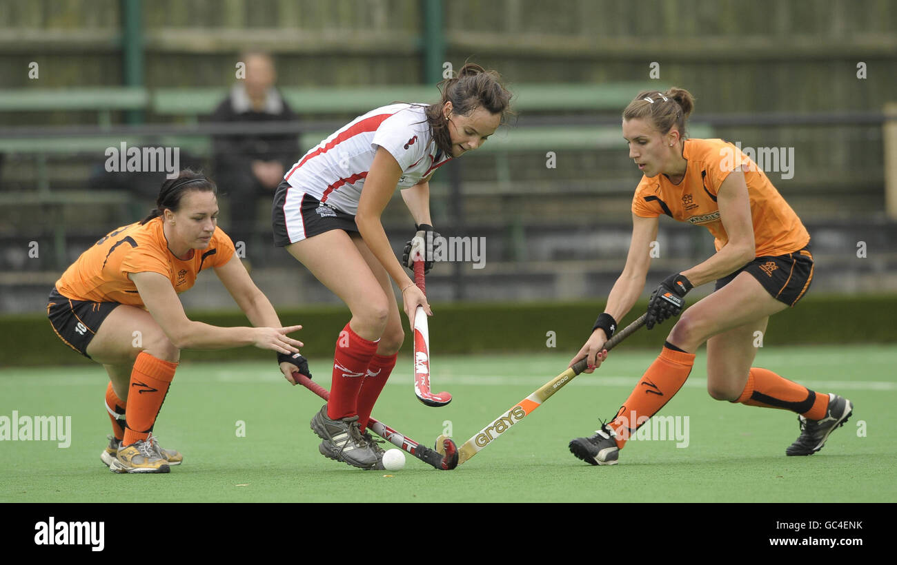 Bowdon's Sarah-Jo Coakley (centre) challenges with Leicester's Jennie Bimson (left) and Gemma Darrington during their EHL Premier League game at Bowdon HC, Manchester. Stock Photo