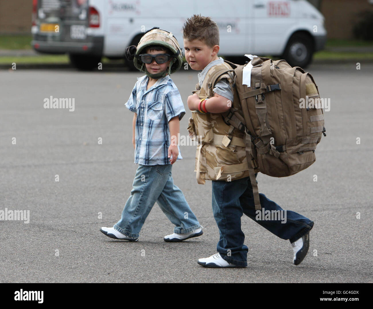 Bomb disposal soldiers return Stock Photo