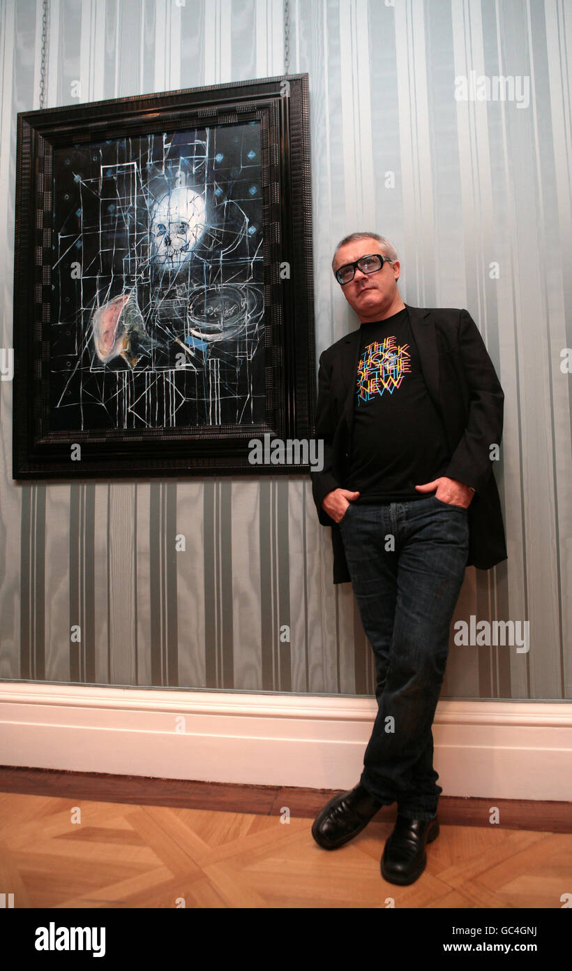 damien hirst cigarette art Artist damien hirst with skull with ashtray hi-res stock photography and  images