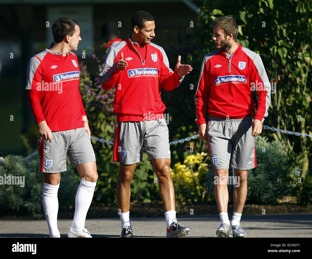 Soccer - FIFA World Cup 2010 - Qualifying Round - Group Six - England v Belarus - England Training Session - London Colney. England's John Terry (left), Rio Ferdinand and David Beckham during a training session at London Colney, Hertfordshire. Stock Photo