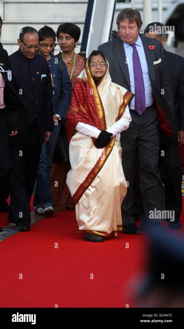 The President of India Smt. Pratibha Devisingh Patil arrives at the Royal suite of Heathrow Airport in Middlesex ahead of her State Visit to the UK. Stock Photo