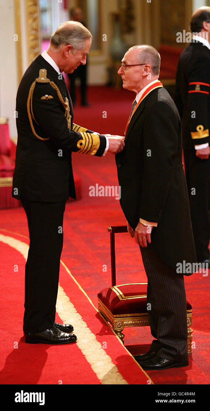 Chief executive of the london development agency sir peter rogers hi ...