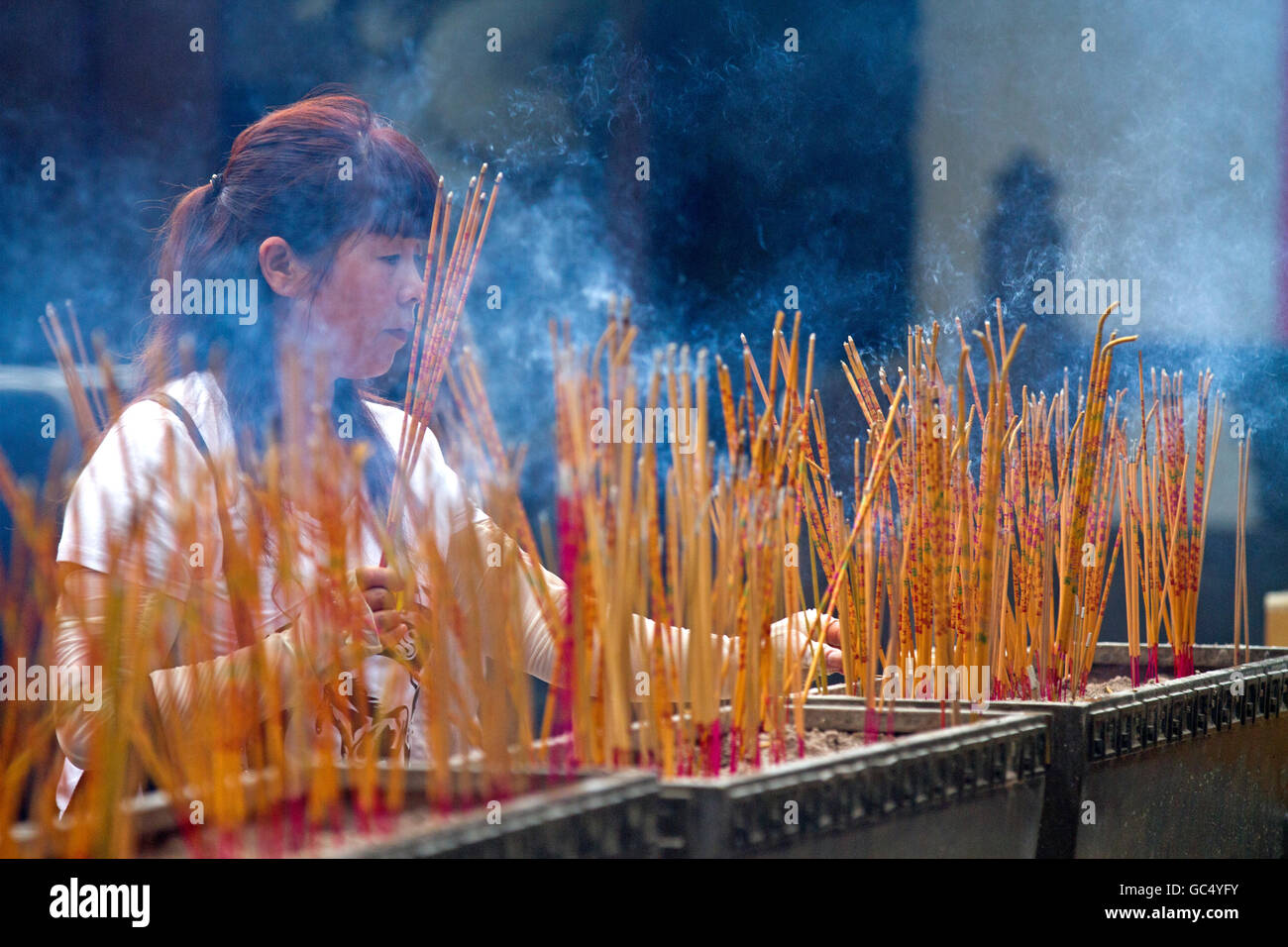 Burning incense at Wong Tai Sin Temple Stock Photo Alamy