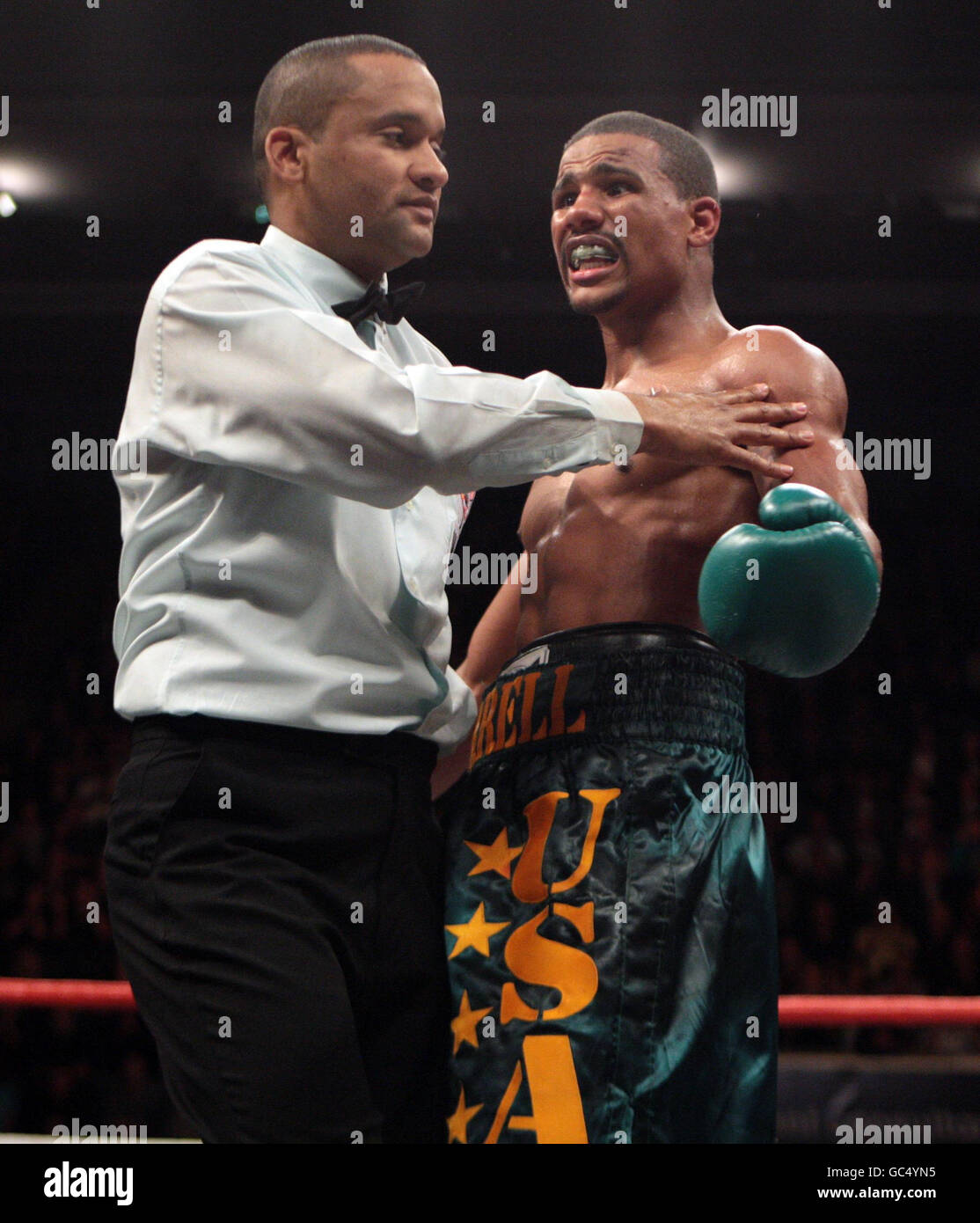 Boxing referee winner hi-res stock photography and images - Alamy