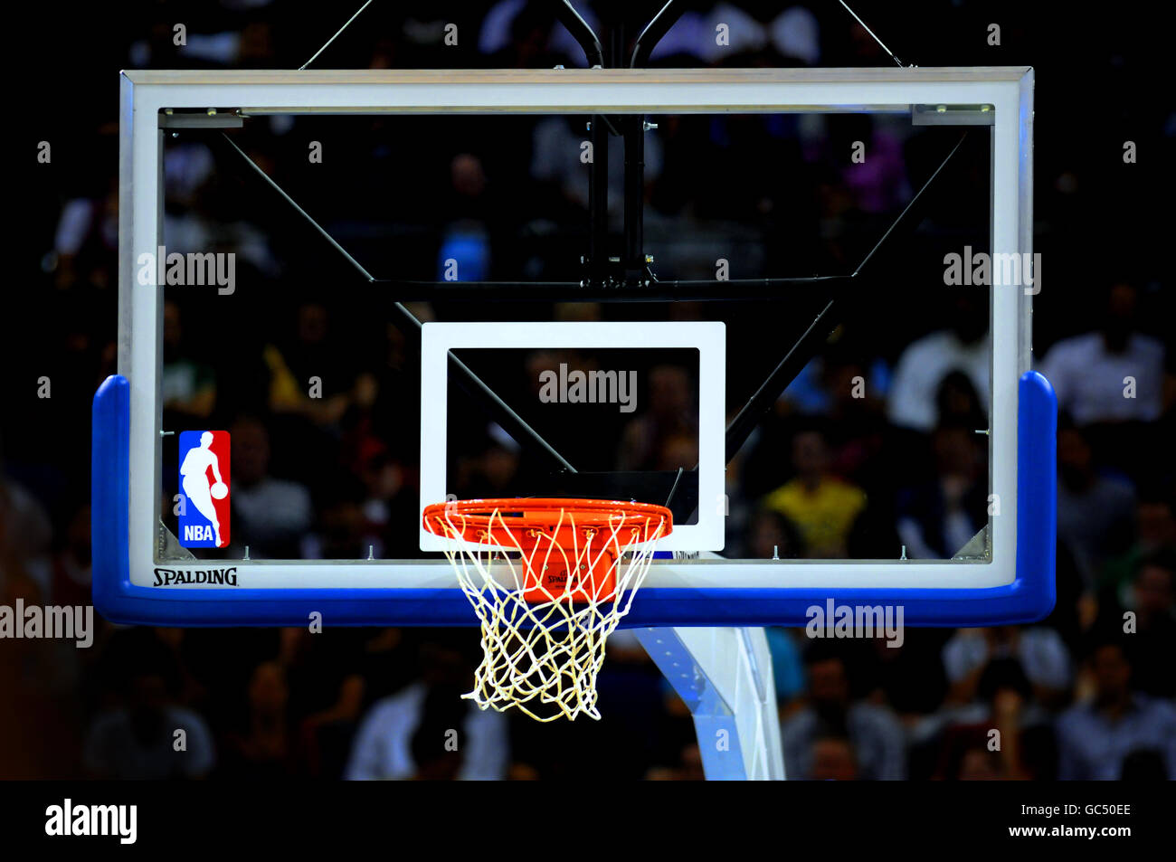A basket ball net during the NBA exhibition match between the Utah Jazz and  the Chicago Bulls at the 02 Arena, London Stock Photo - Alamy