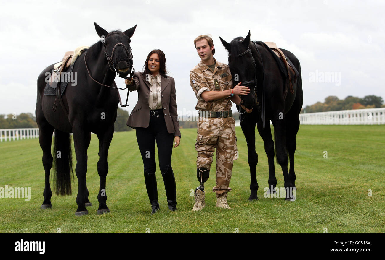 Hold horses