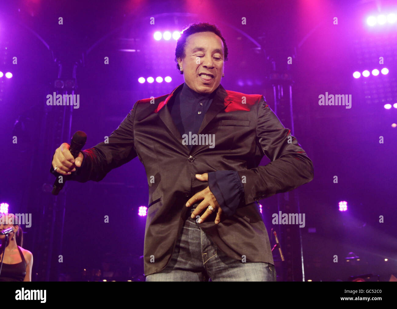 Smokey Robinson Performing London Stock Photo Alamy