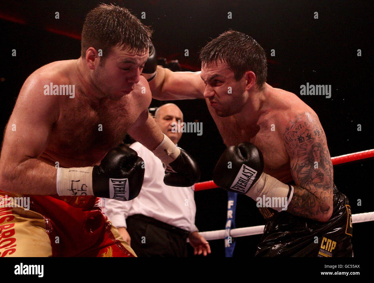 Paul Smith (right) and Tony Quigley during their Super-Middleweight British  title fight at the Liverpool Echo Arena, Liverpool Stock Photo - Alamy