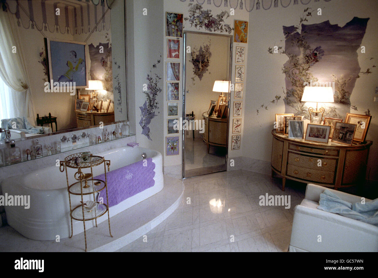 The bathroom of the Duke and Duchess of Windsor's home in the Bois de