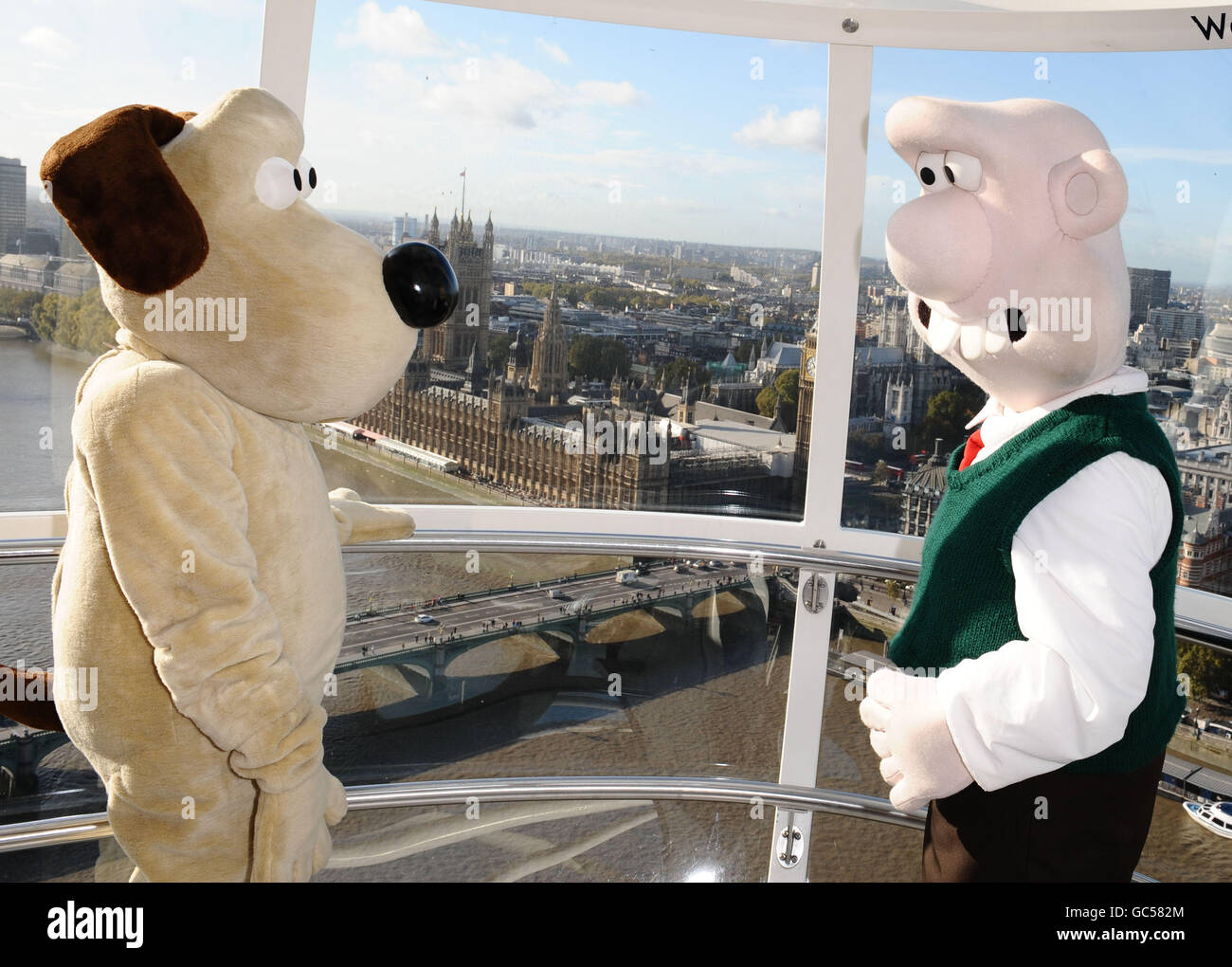 Wallace and Gromit are seen on the London Eye celebrating their 20th