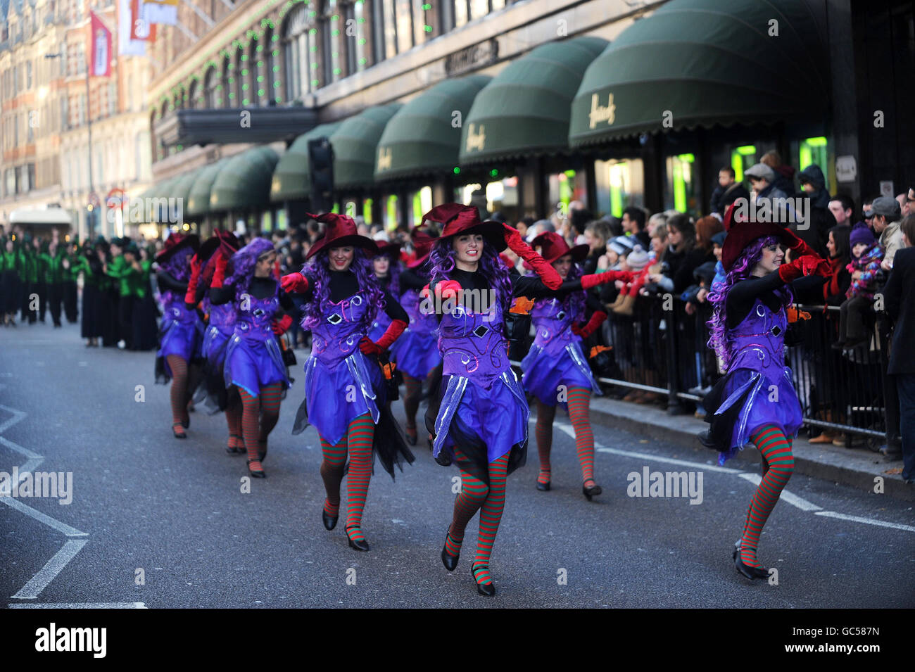 Harrods Christmas Parade London Stock Photo Alamy