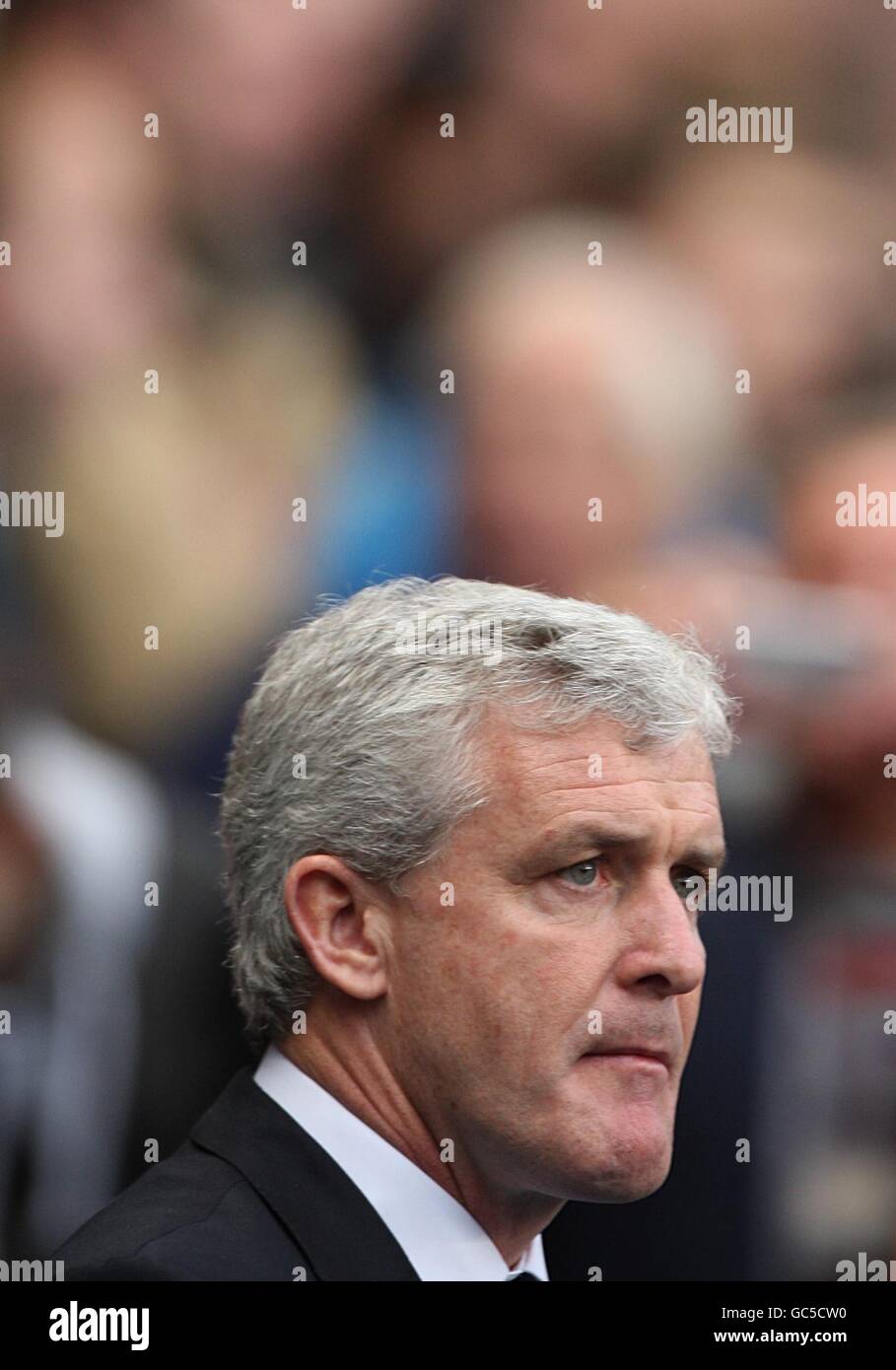 Soccer - Barclays Premier League - Manchester City v Fulham - City of Manchester Stadium. Manchester City manager Mark Hughes, on the touchline prior to kick off Stock Photo