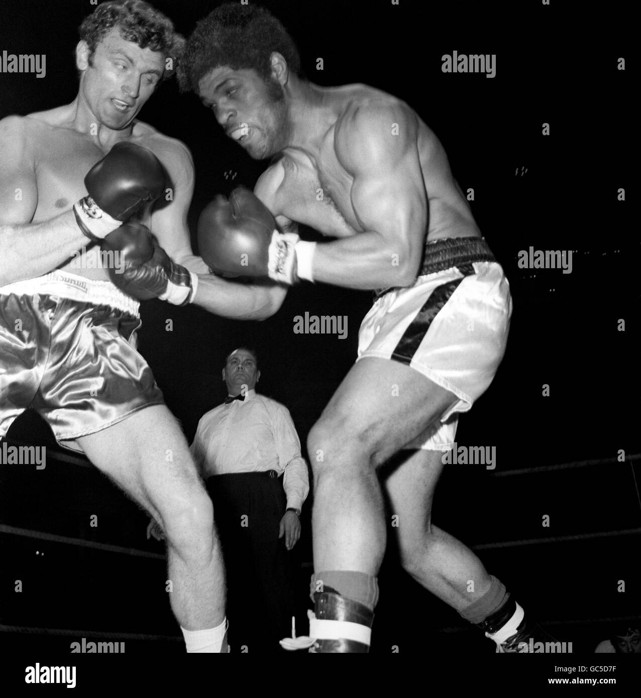 Boxing - Heavyweight - Joe Bugner v Roberto Davila - National Sporting Club, Piccadilly, London Stock Photo