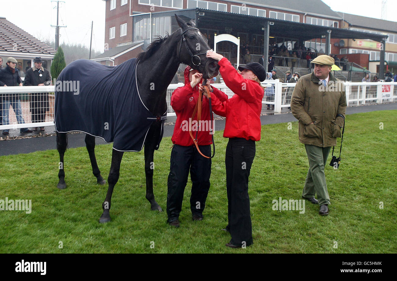 Horse Racing Exeter Racecourse. Trainer Paul Nicholls (right) looks