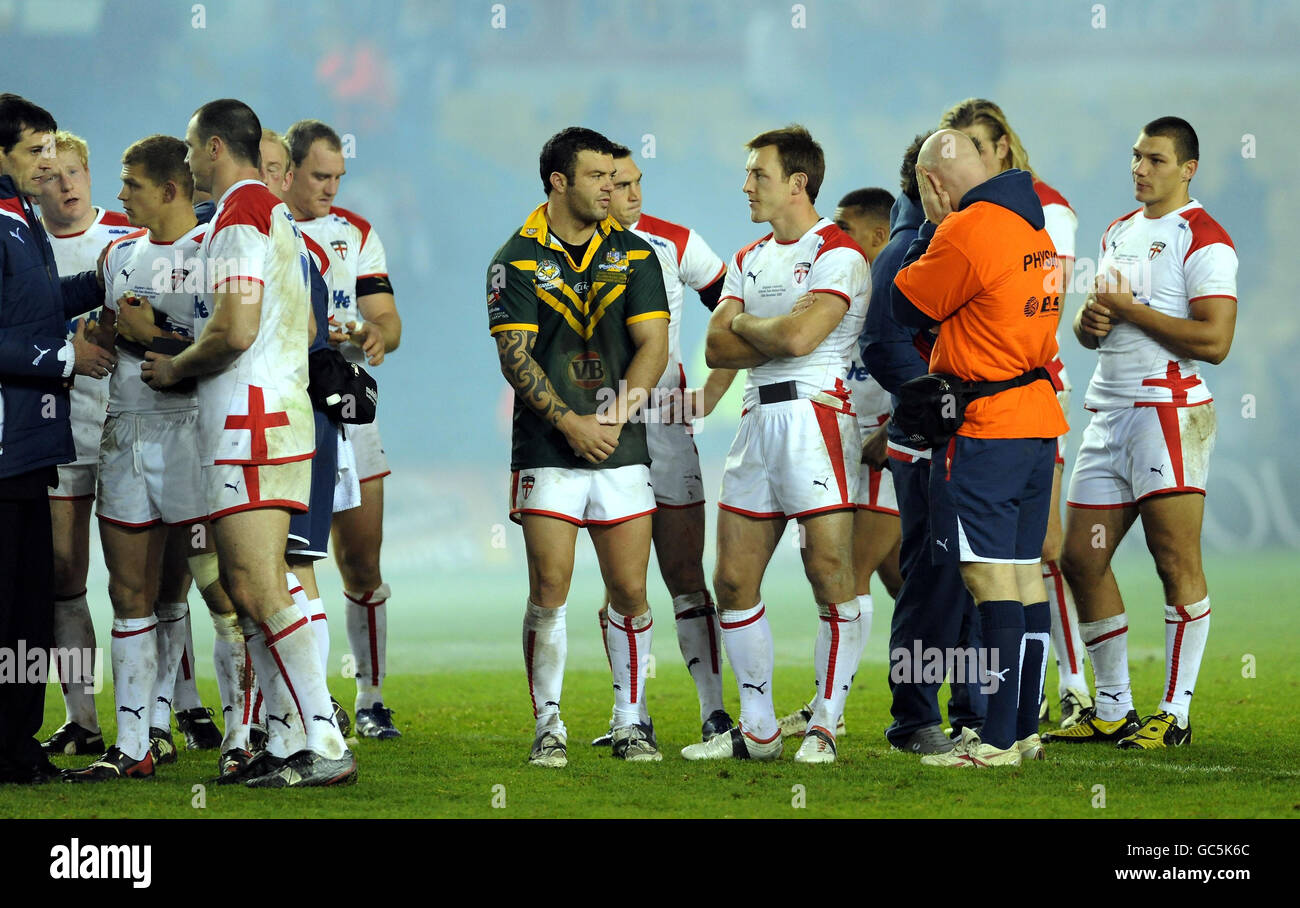 Rugby League - Gillette Four Nations - Final - England v Australia - Elland Road. England players stand dejected following their defeat to Australia in the Gillette Four Nations Final at Elland Road, Leeds. Stock Photo