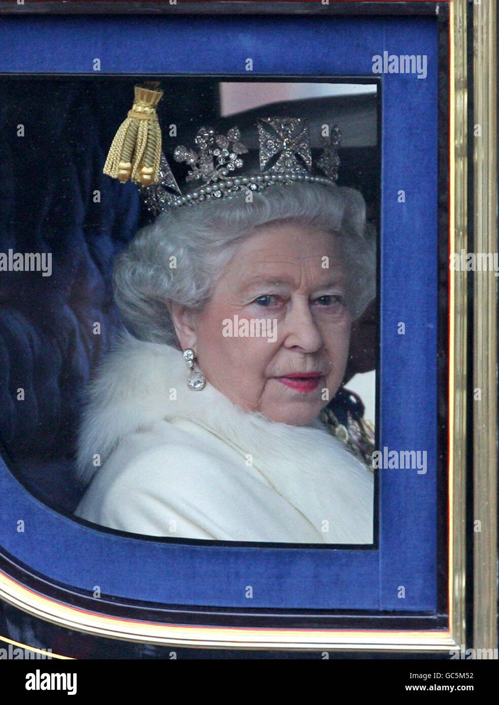 Elizabeth Ii Portrait Crown Parliament Hi-res Stock Photography And