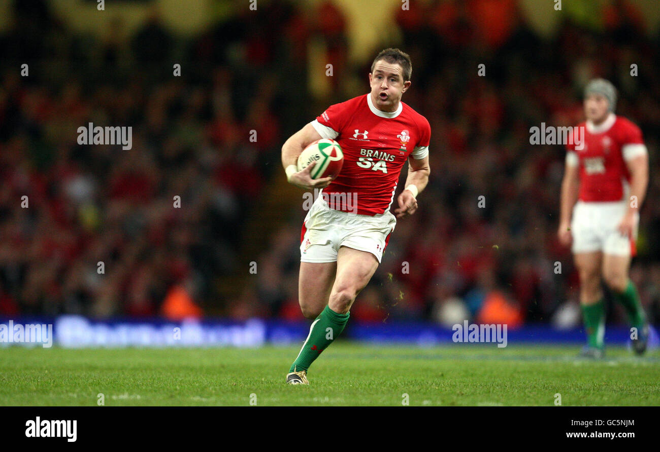 Wales' Shane Williams runs clear of Argentina's defence to score a try during the Invesco Perpetual Series match at the Millennium Stadium, Cardiff. Stock Photo