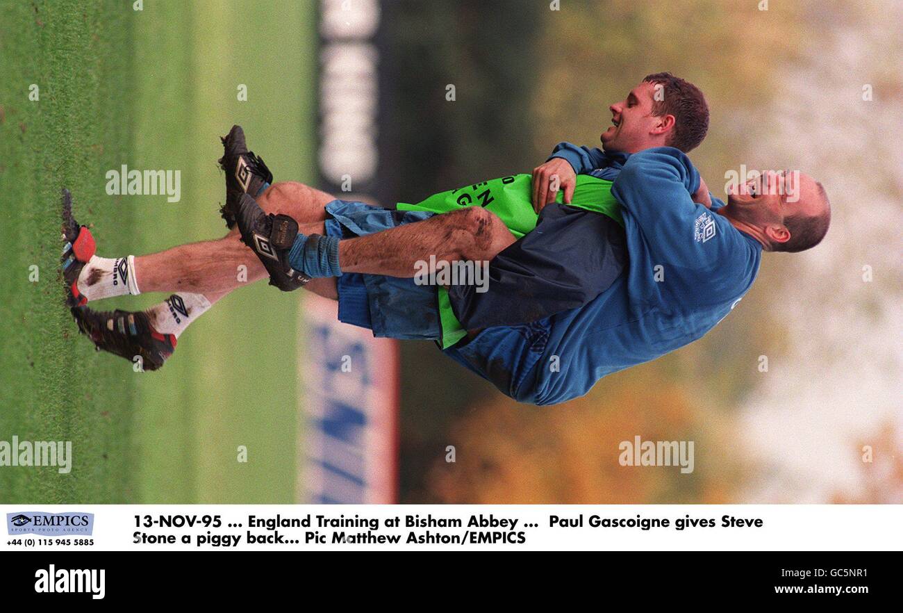 13-NOV-95. England Training at Bisham Abbey. Paul Gascoigne gives Steve Stone a piggy back Stock Photo