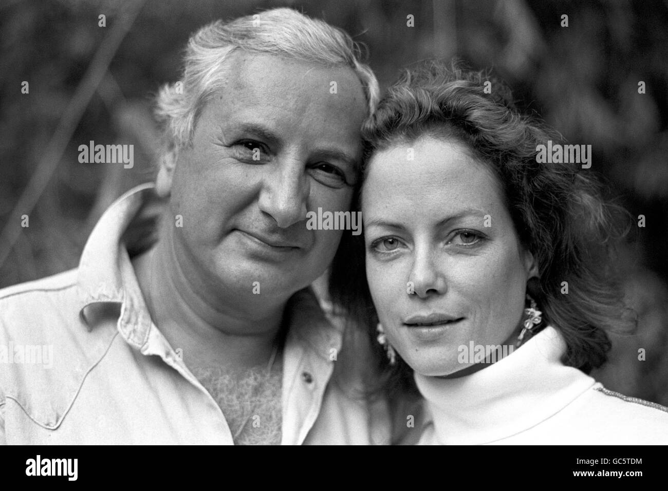 MICHAEL WINNER & JENNY SEAGROVE RELAX AT THEIR HOME IN WEST LONDON'S HOLLAND PARK AFTER THE 30 YEAR OLD ACTRESS WAS GRANTED A DIVORCE DECREE FROM HER 'SVENGALI' HUSBAND, INDIAN-BORN ACTOR MADHAY SHARMA. Stock Photo