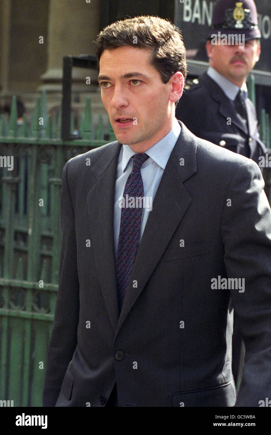KEVIN MAXWELL LEAVES COURT Stock Photo Alamy
