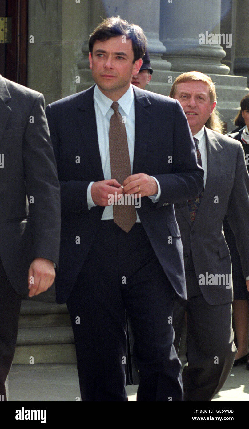 3 4 length ian maxwell leaving the city of london magistrates court hi