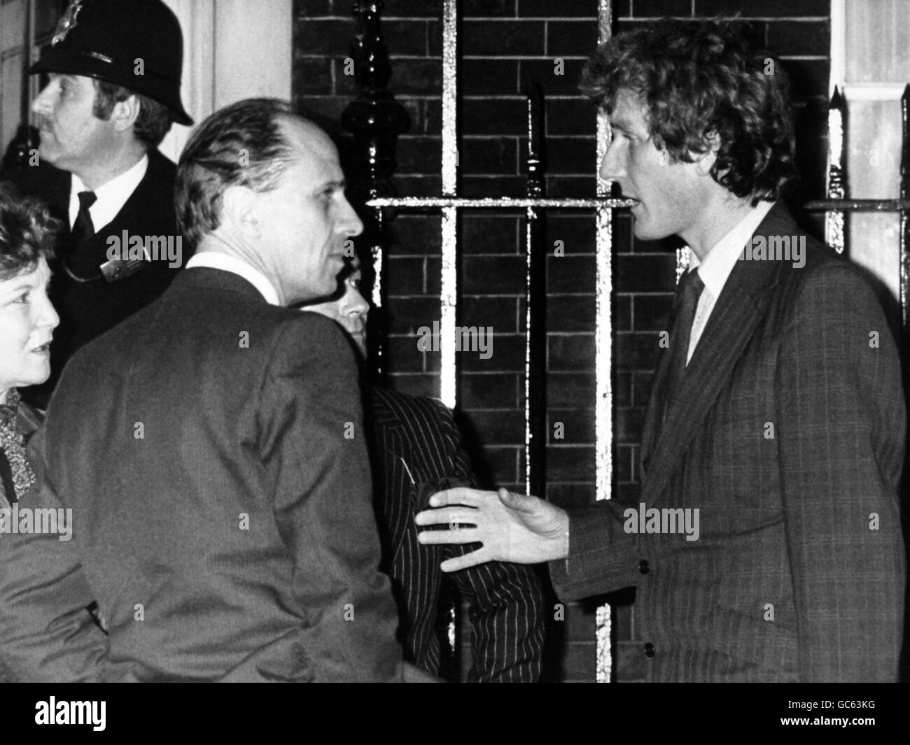 Employment Secretary Mr.Norman Tebbit, (left), with England and warwickshire cricketer Bob Willis at No. 10 Downing Street Stock Photo