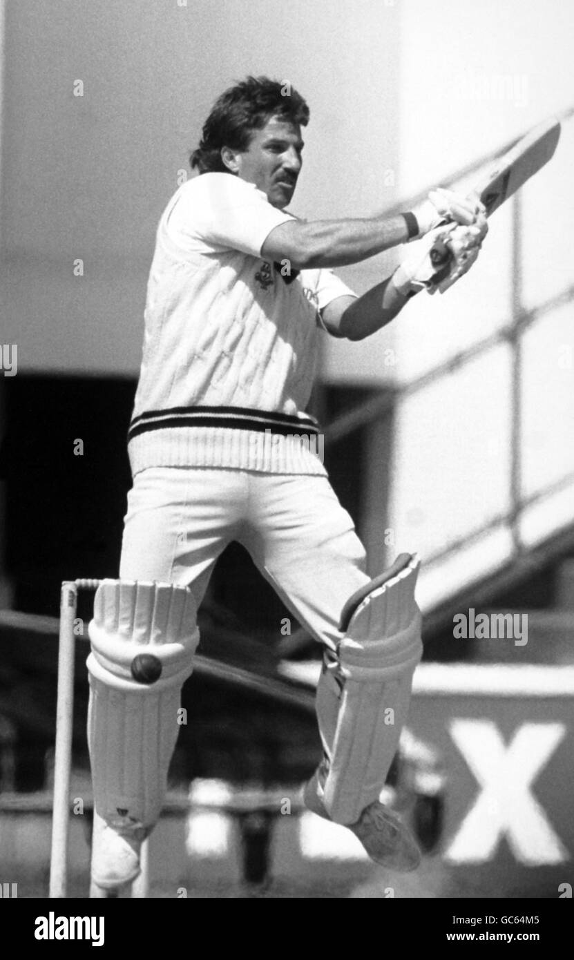 Cricket - Surrey v Worcestershire - Benson and Hedges Cup 1989 (Group B) - The Oval. Worcestershire's Ian Botham in fine batting form Stock Photo