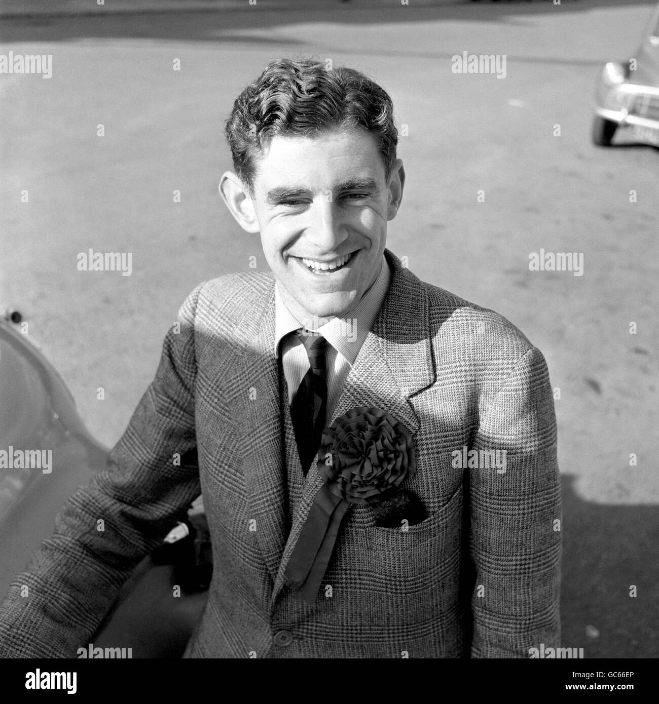 86618 1 head shot headshot portrait sir robin john maxwell hyslop hi