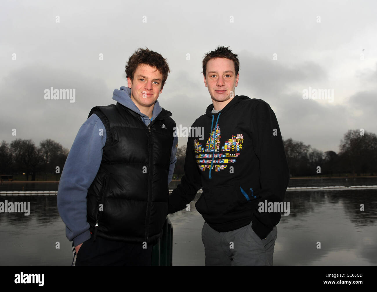 Triathlon world champion Great Britain's Alistair Brownlee (right) and brother Johnny Brownlee pose for media during the photocall at Serpentine Lake, London. Stock Photo
