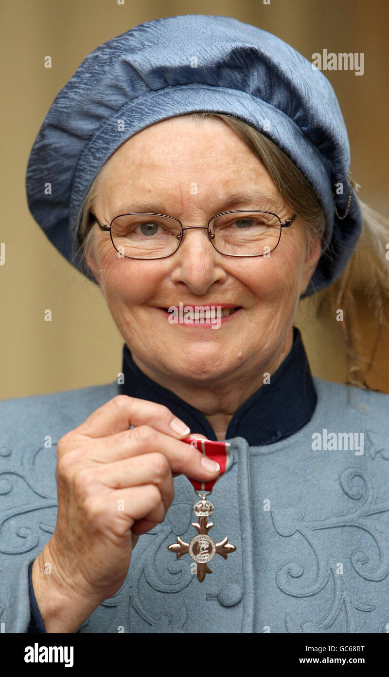 Marion Andrews holds an MBE originally awarded to her father, Captain Francis White of the 6th Gurkha Rifles without his knowledge, which she collected at an Investiture ceremony at Buckingham Palace, London. Stock Photo