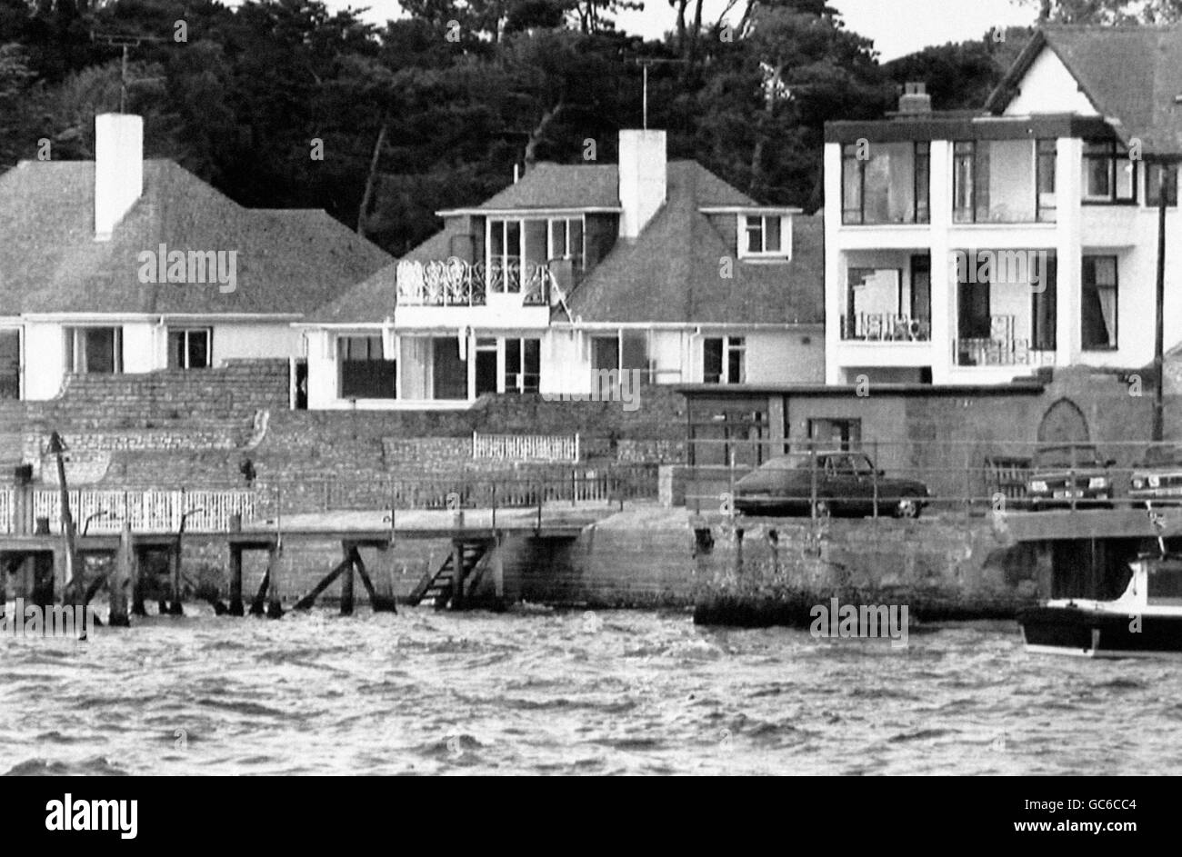 SEA-SIDE BUNGALOW {CENTRE} BOUGHT BY JOHN LENNON FOR HIS AUNT MIMI, WHO BROUGHT HIM UP. MIMI SMITH DIED IN DECEMBER & THE HOUSE, IN POOLE, DORSET, IS TO BE AUCTIONED. Stock Photo