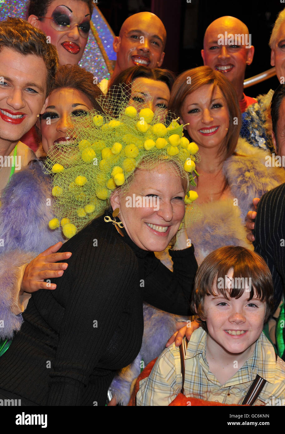 Priscilla queen desert palace theatre hi-res stock photography and ...