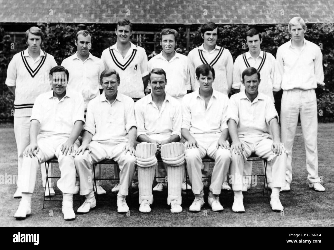 Warwickshire Team: Back Row(L/R):E.HEMMINGS, R.N.ABBERLEY, W.BLENKIRON, A.GORDON, S.J.ROUSE, W.N.TIDY LEWINGTON. Front Row(L/R): J.A.JAMESON, M.J.K.SMITH. A.C.SMITH(CAPTAIN), D.J. BROWN, D.L.AMNS. S&G AUGUST, 1970 Stock Photo