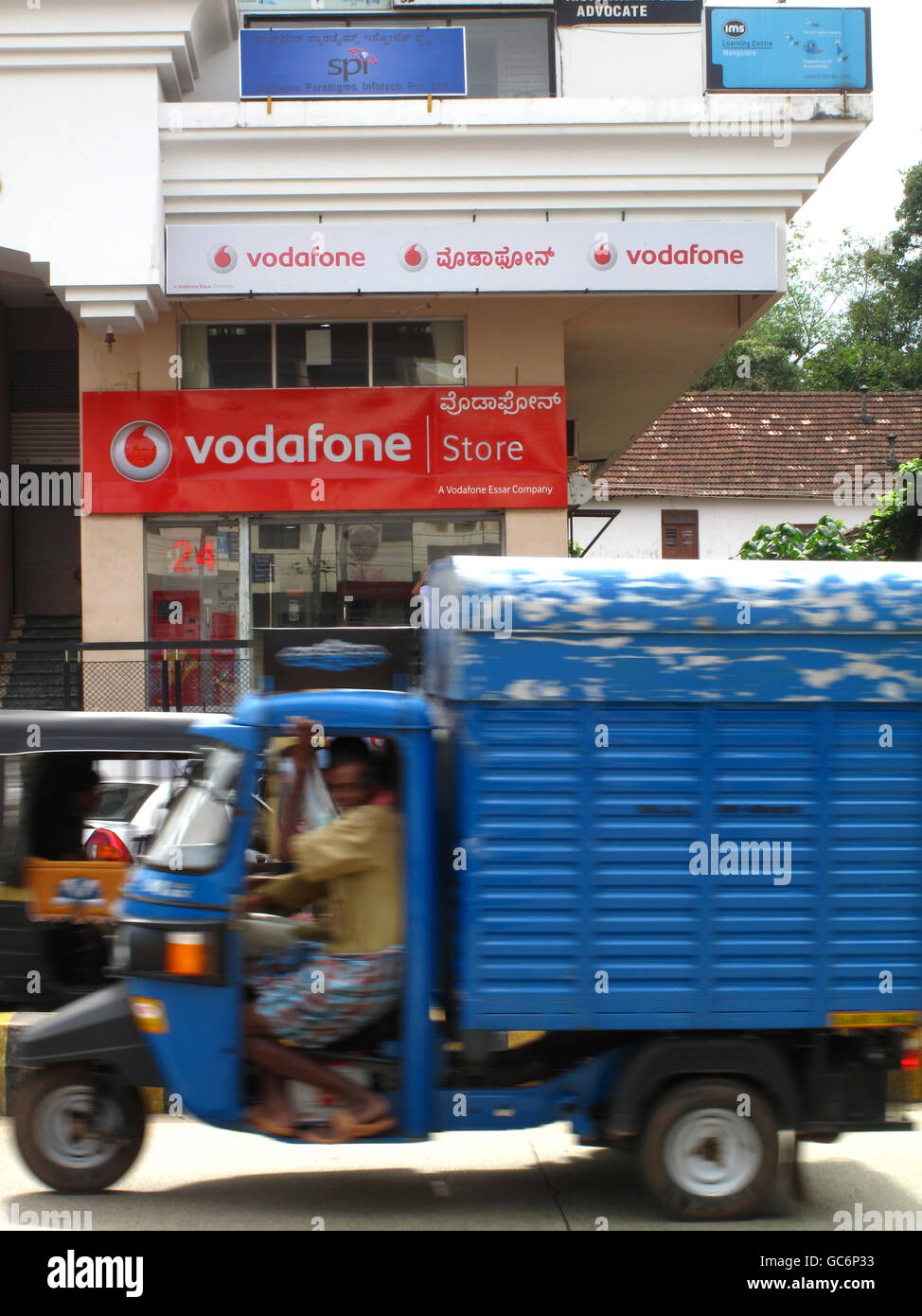 Vodafone mobile phone store in mangalore hires stock photography and