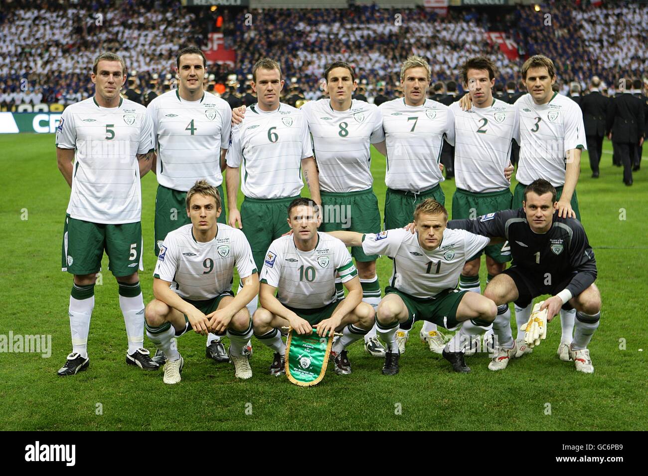 Soccer - FIFA World Cup 2010 - Play Offs - Second Leg - France v Republic  of Ireland - Stade de France. Republic of Ireland Team Group Stock Photo -  Alamy