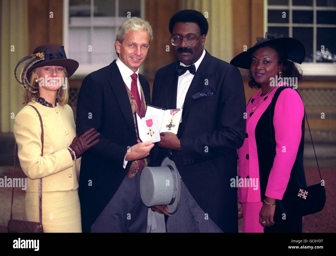england-cricketer-david-gower-with-his-wife-thorunn-hi-res-stock